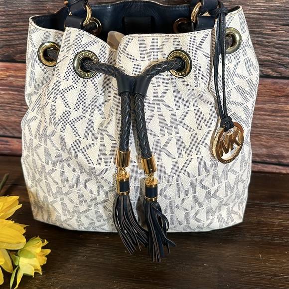 MICHAEL Michael Kors Jet Set Navy Blue/White Signature Gathered Tote! - Picture 2 of 11